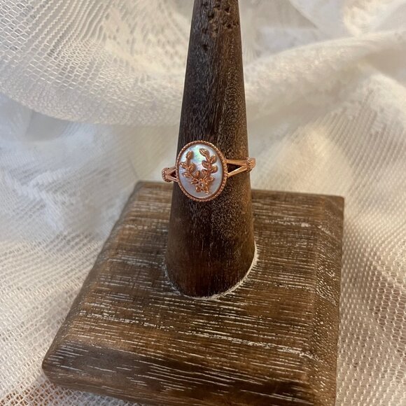 🌿 Rose Gold Botanical Cameo Ring – Elegant & Unique 🌿 Size 7 - Picture 2 of 2